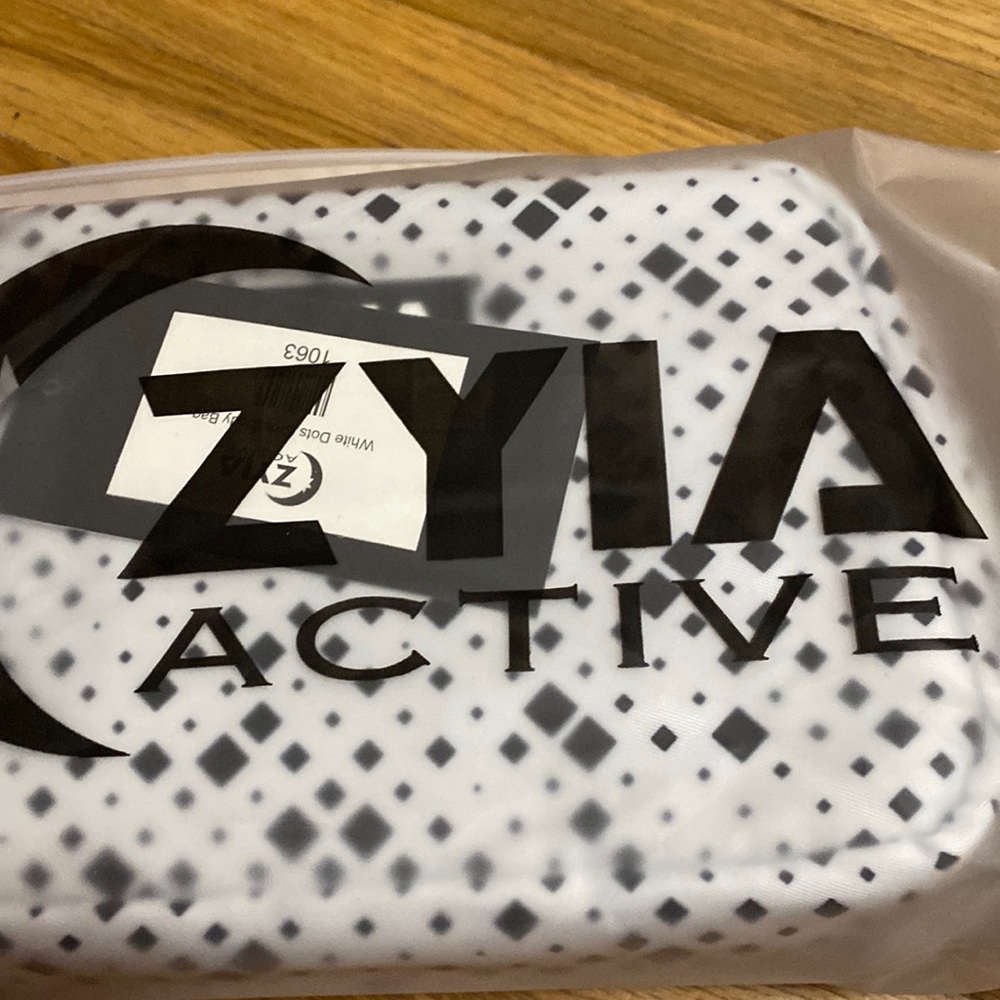 Zyia Crossbody Bag